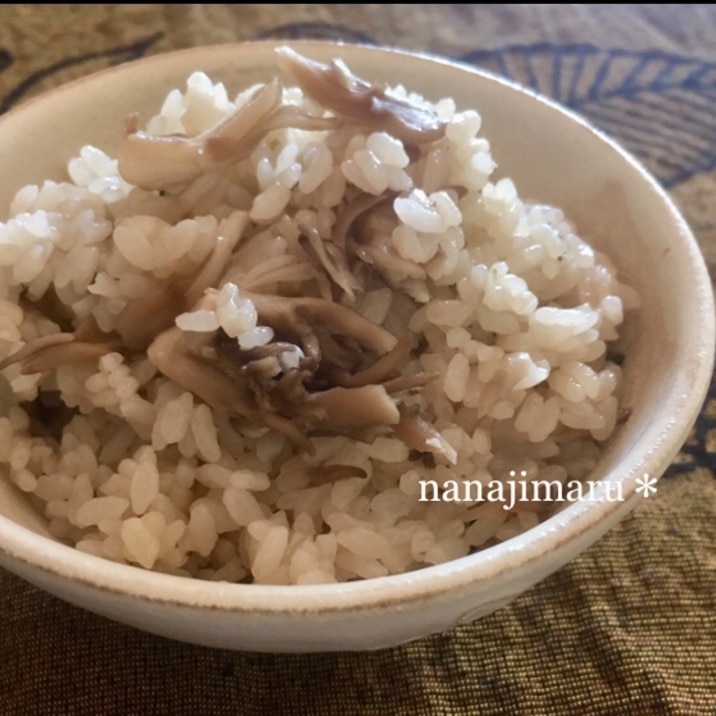 即席お吸い物の素で炊く☆簡単すぎる舞茸ごはん